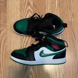 🔥 Boys Air Jordan 1 Mid